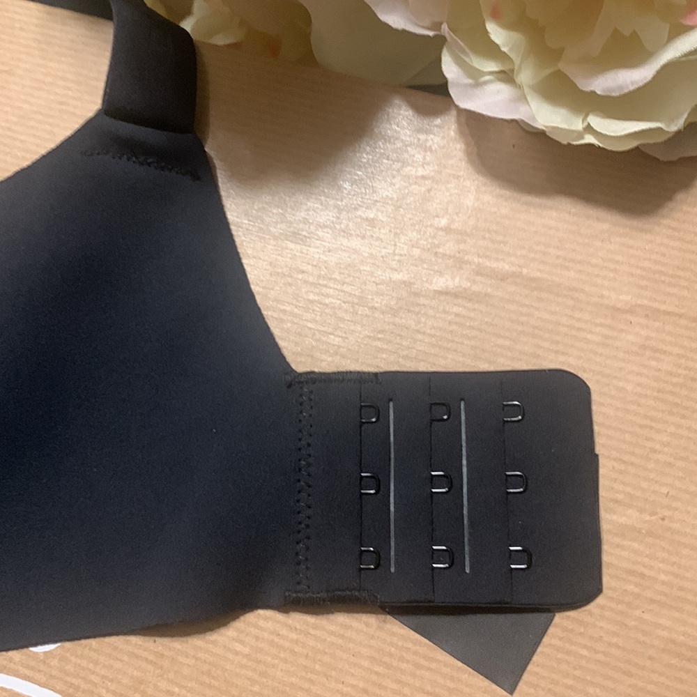 DKNY Bra NWOT 34DD wireless adjustable straps - Picture 4 of 7